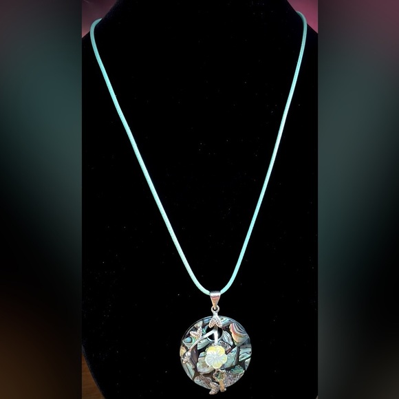Mother of pearl mosaic pendant necklace​​​ - Picture 5 of 7
